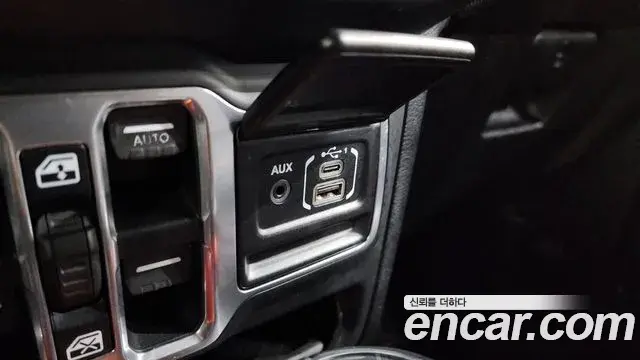 Jeep Wrangler 2018 — Şəkil 19/33