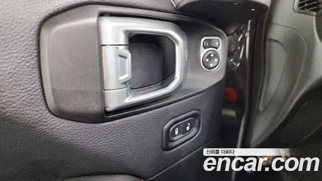 Jeep Wrangler 2018 — Şəkil 21/33