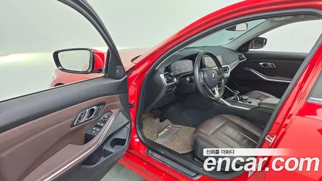 BMW 3 Series 2019 — Şəkil 27/35