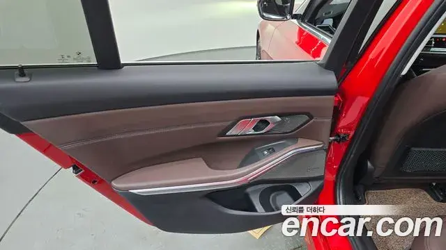 BMW 3 Series 2019 — Şəkil 21/35