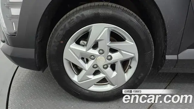 Hyundai Kona Hybrid 2023 — ფოტო 31/33