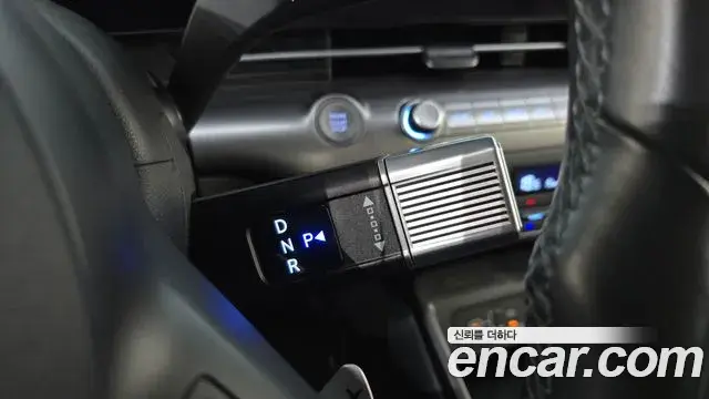 Hyundai Kona Hybrid 2023 — ფოტო 8/33