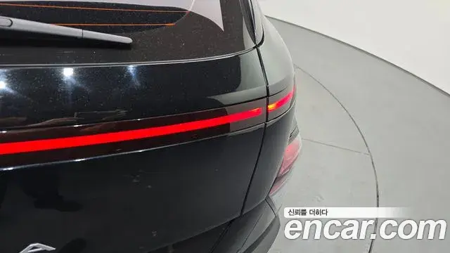 Hyundai Kona Hybrid 2023 — ფოტო 13/33