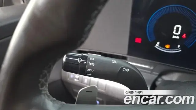 Hyundai Kona Hybrid 2023 — ფოტო 29/33