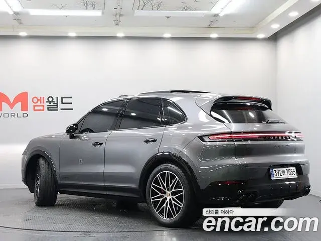 Porsche Cayenne 2025 — ფოტო 17/20