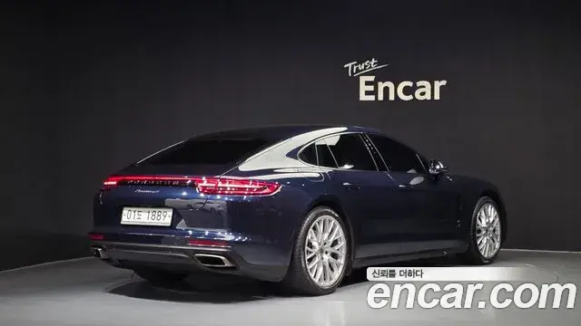 Porsche Panamera 2018 — Photo 2/20