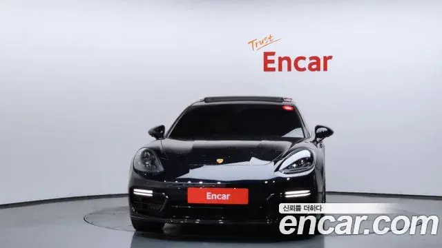 Porsche Panamera 2020 — ფოტო 25/37