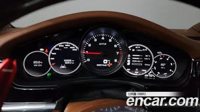 Porsche Panamera 2020 — ფოტო 29/37