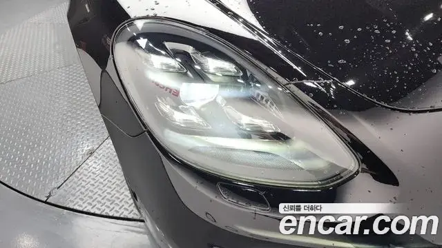 Porsche Panamera 2020 — ფოტო 37/37