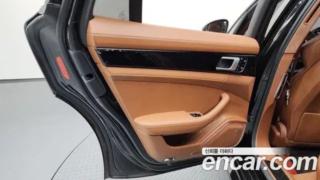 Porsche Panamera 2020 — ფოტო 32/37