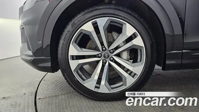 Audi Q8 2023 — Şəkil 16/20