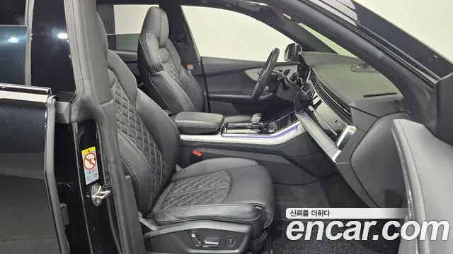 Audi Q8 2023 — Şəkil 13/20