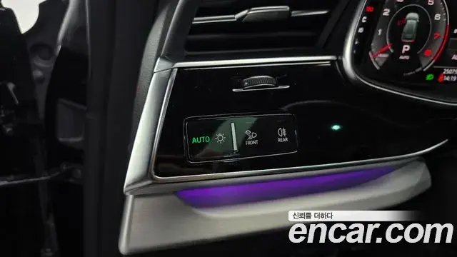 Audi Q8 2023 — Şəkil 14/20