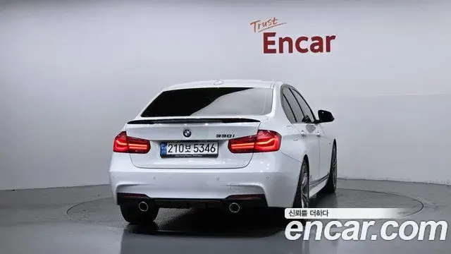 BMW 3 Series 2018 — Şəkil 17/20