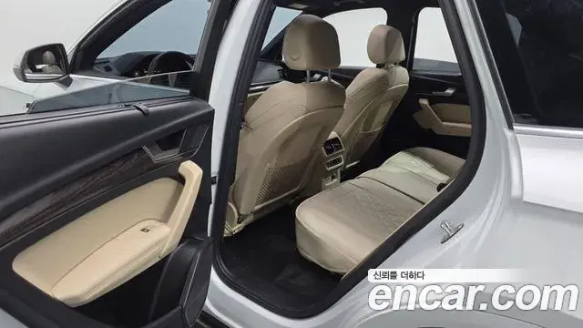Audi Q5 2023 — Şəkil 18/33