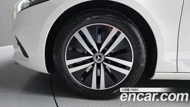 Mercedes-Benz A-Class 2023 — Photo 12/30