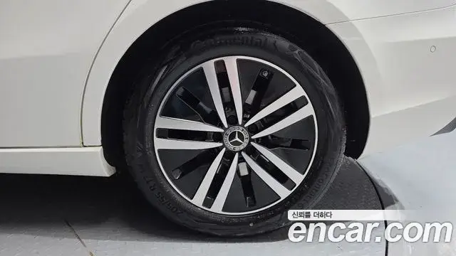 Mercedes-Benz A-Class 2023 — Photo 6/30