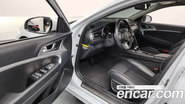 Genesis G70 2020 — ფოტო 7/31