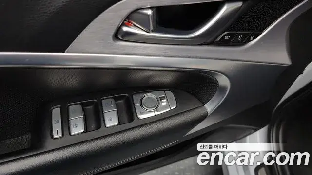Genesis G70 2020 — ფოტო 19/31
