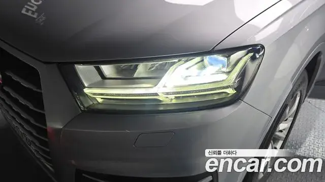 Audi Q7 2019 — Photo 7/32