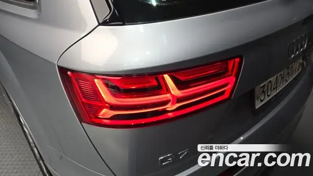 Audi Q7 2019 — Photo 12/32