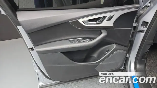 Audi Q7 2019 — Photo 22/32