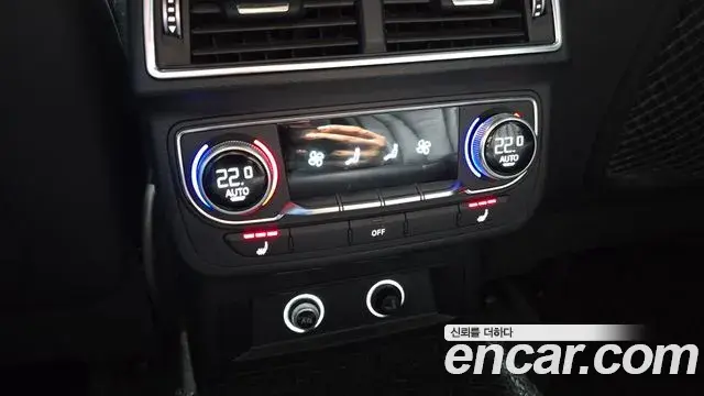 Audi Q7 2019 — Photo 19/32