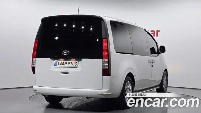 Hyundai Staria 2022 — ფოტო 11/32