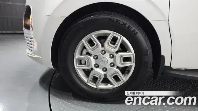 Hyundai Staria 2022 — ფოტო 13/32
