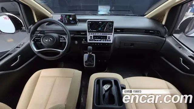 Hyundai Staria 2022 — ფოტო 12/32