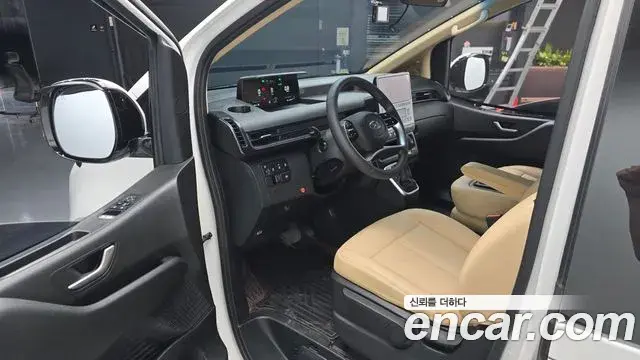 Hyundai Staria 2022 — ფოტო 25/32