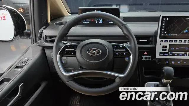 Hyundai Staria 2022 — ფოტო 18/32