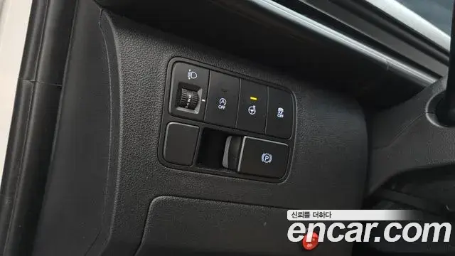 Hyundai Staria 2022 — ფოტო 24/32