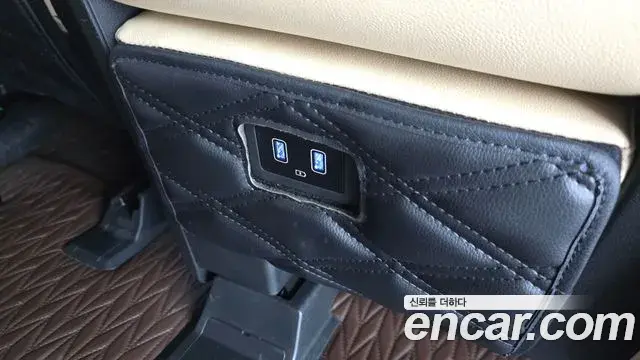 Hyundai Staria 2022 — ფოტო 29/32