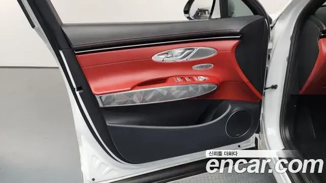 Genesis GV70 2021 — ფოტო 26/39