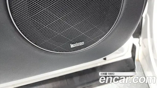 Genesis GV70 2021 — ფოტო 30/39