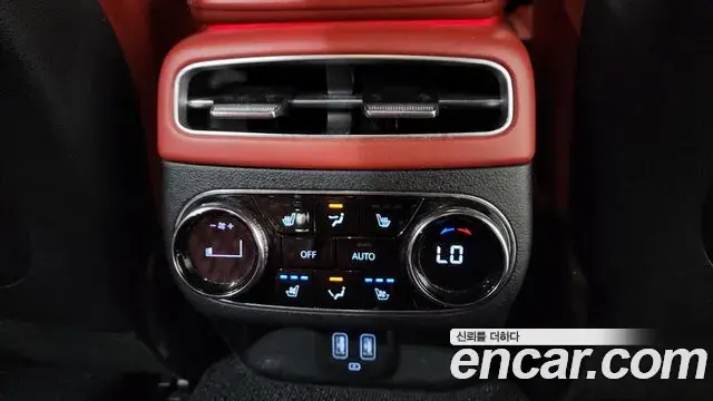 Genesis GV70 2021 — ფოტო 22/39