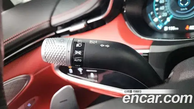 Genesis GV70 2021 — ფოტო 24/39