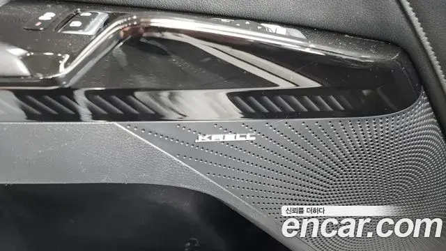 Kia K5 2021 — ფოტო 31/33
