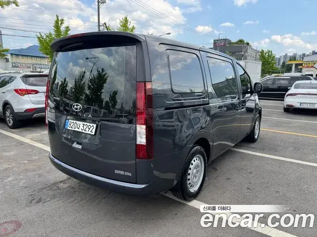 Hyundai Staria 2022 — Photo 1/19