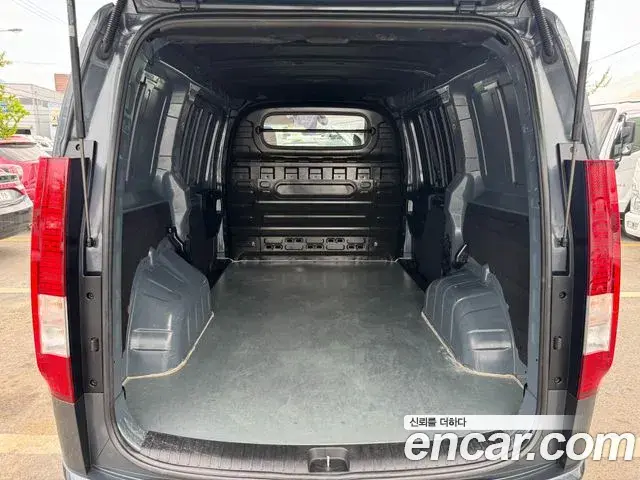 Hyundai Staria 2022 — Photo 12/19