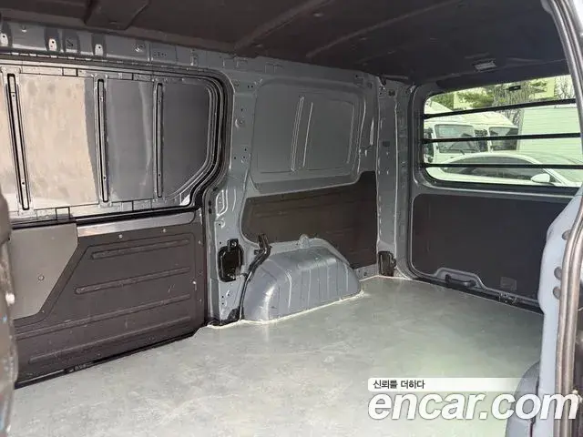 Hyundai Staria 2022 — Photo 15/19
