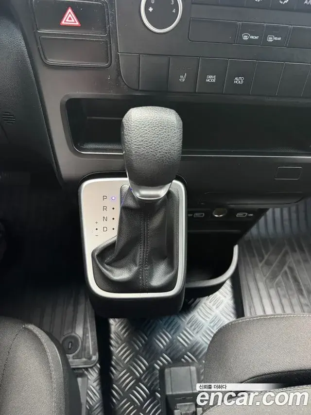 Hyundai Staria 2022 — Photo 18/19