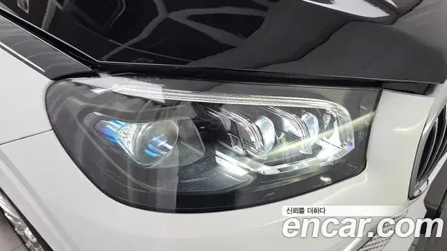 Mercedes-Benz GLS-Class 2021 — Photo 19/34