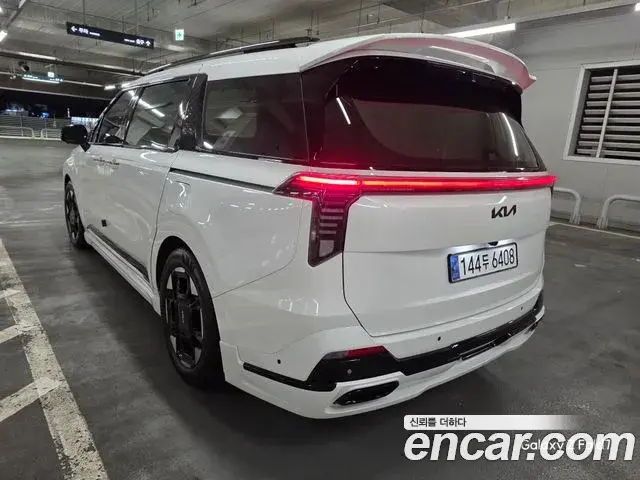 Kia Carnival 2023 — Şəkil 13/16