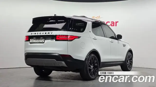 Land Rover Discovery 5 2019 — ფოტო 5/35