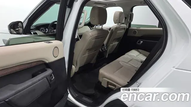 Land Rover Discovery 5 2019 — ფოტო 29/35