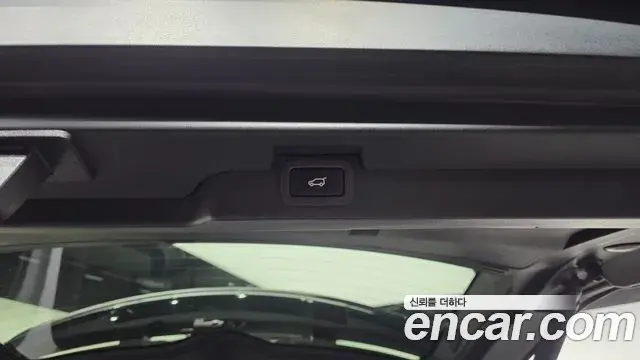 Land Rover Discovery 5 2019 — ფოტო 8/35