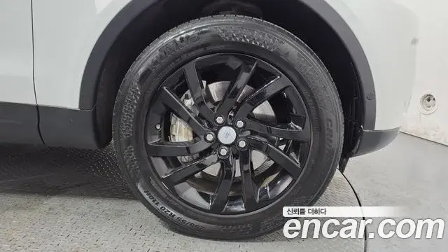 Land Rover Discovery 5 2019 — ფოტო 30/35