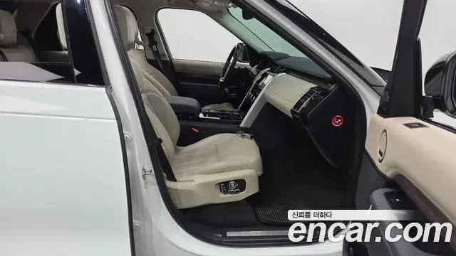 Land Rover Discovery 5 2019 — ფოტო 24/35